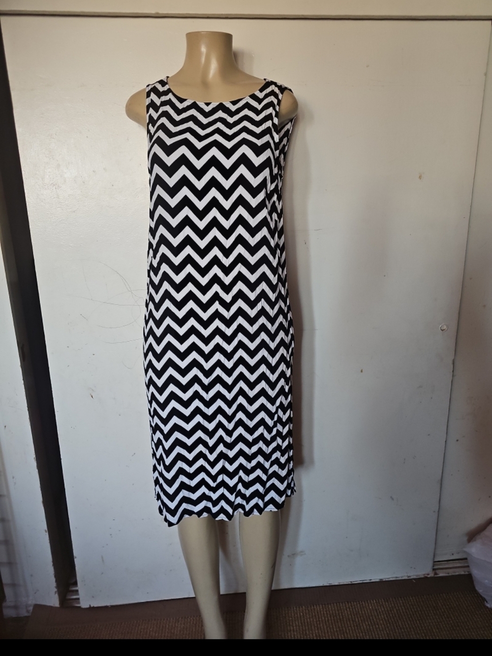 Forever 21 Black and White Chevron Midi Shift Dress